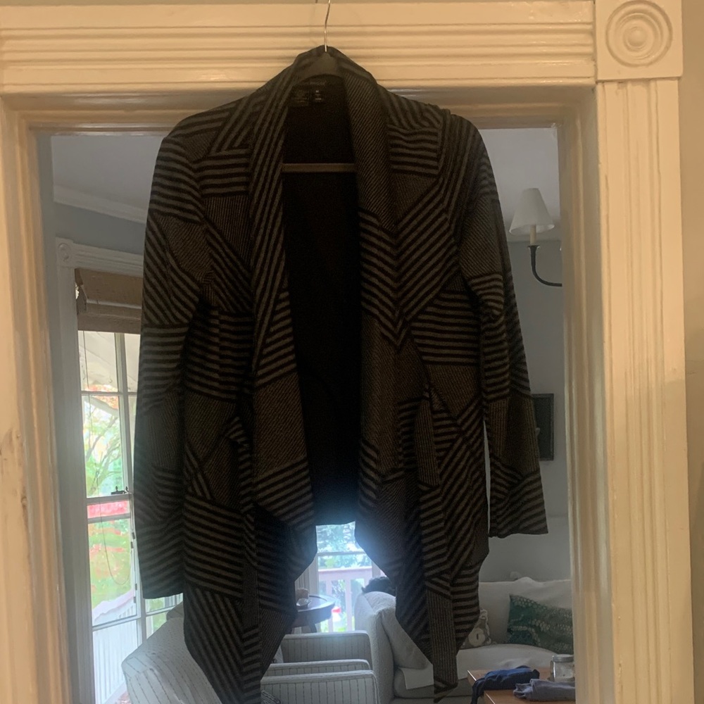 Preswick & Moore Geometric Black and Gray Cardigan